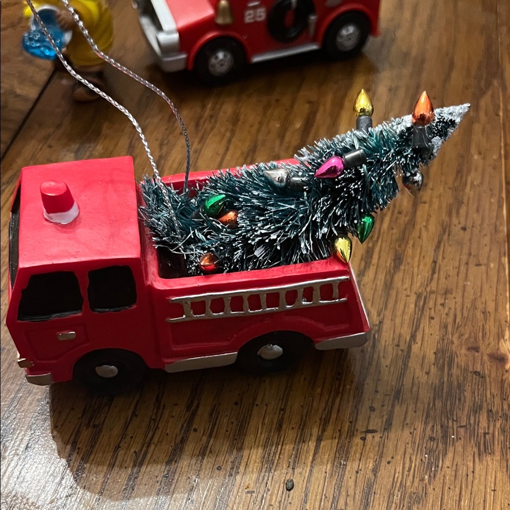 Collection‎ of Firefighter themed ornaments - Picture 6 of 9
